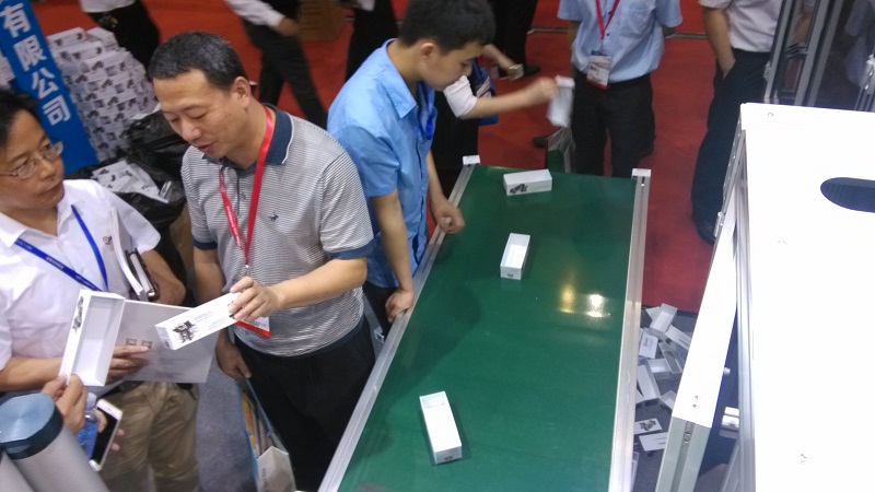 Desun attracted a large number of foreign visitors at SinoFoldingCarton 2016  